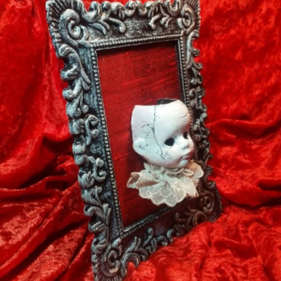 HandMade Frame with hand sculpted and painted clay doll's head. - Picture 5 of 8